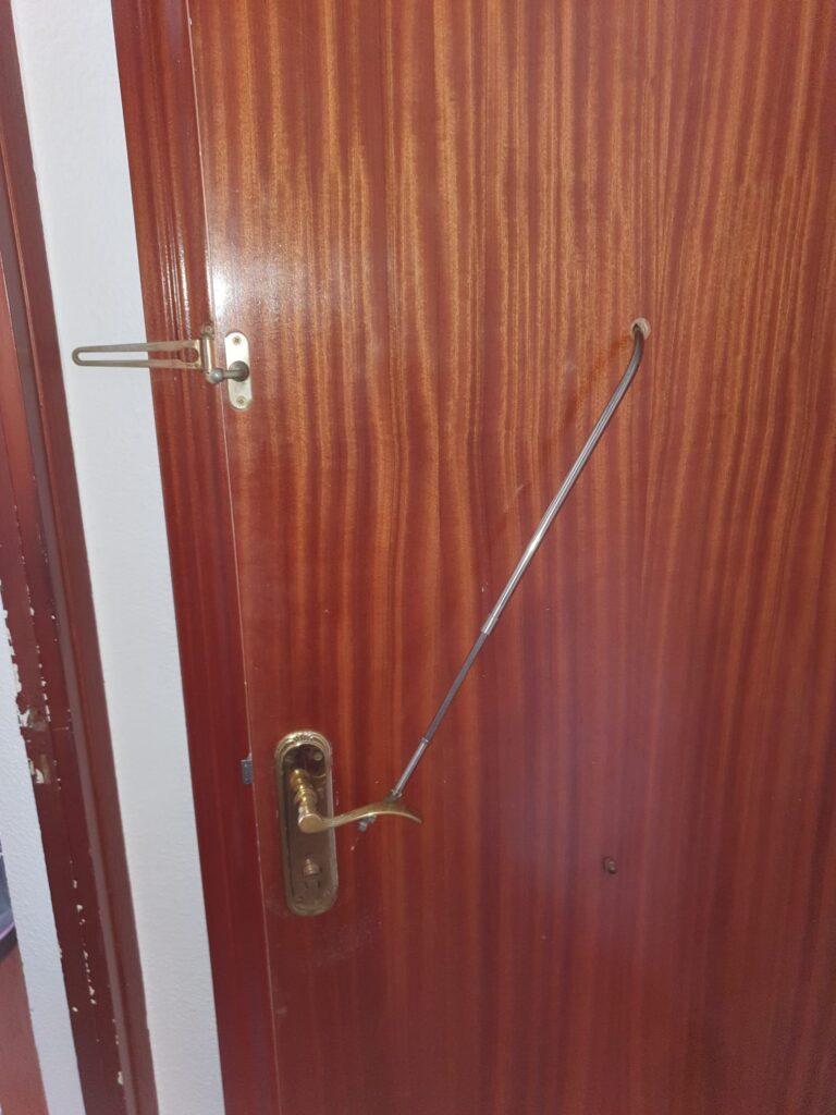 Apertura de puertas Argomilla