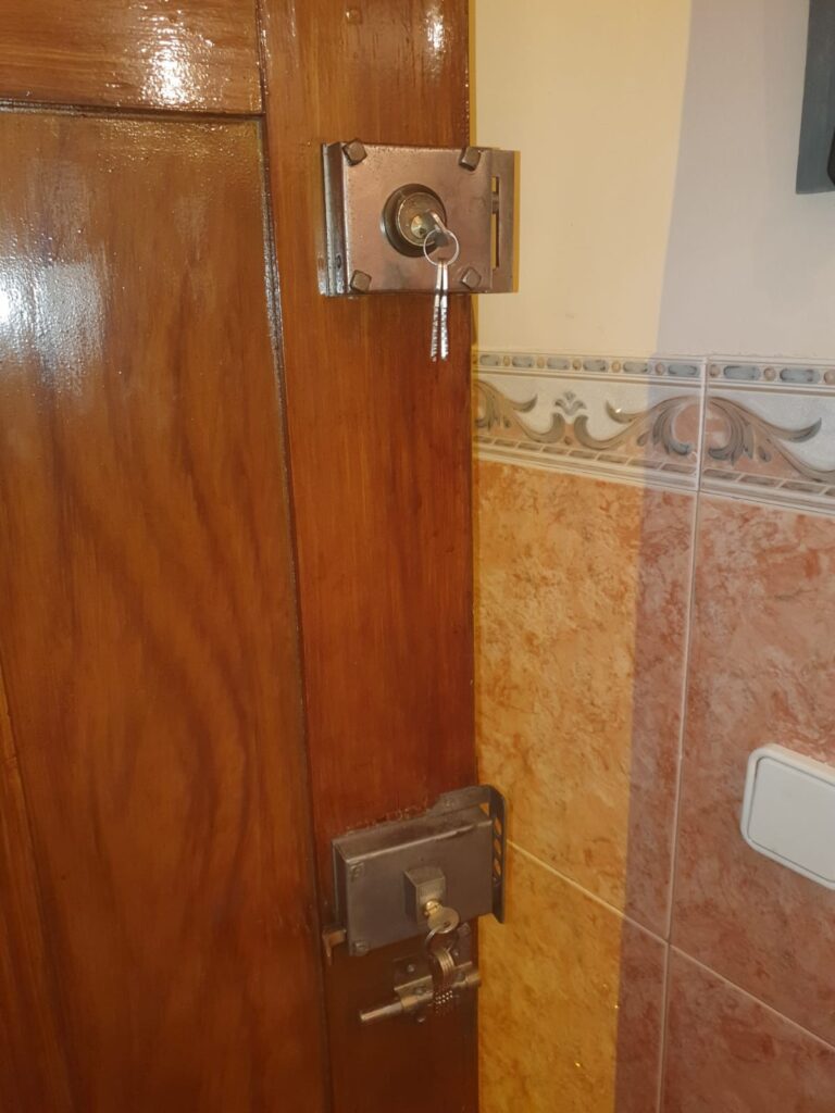 Apertura de puertas Barros