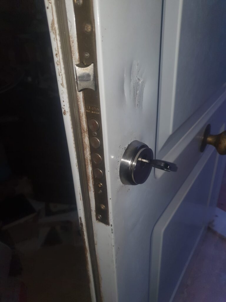 Apertura de puertas Cecenas