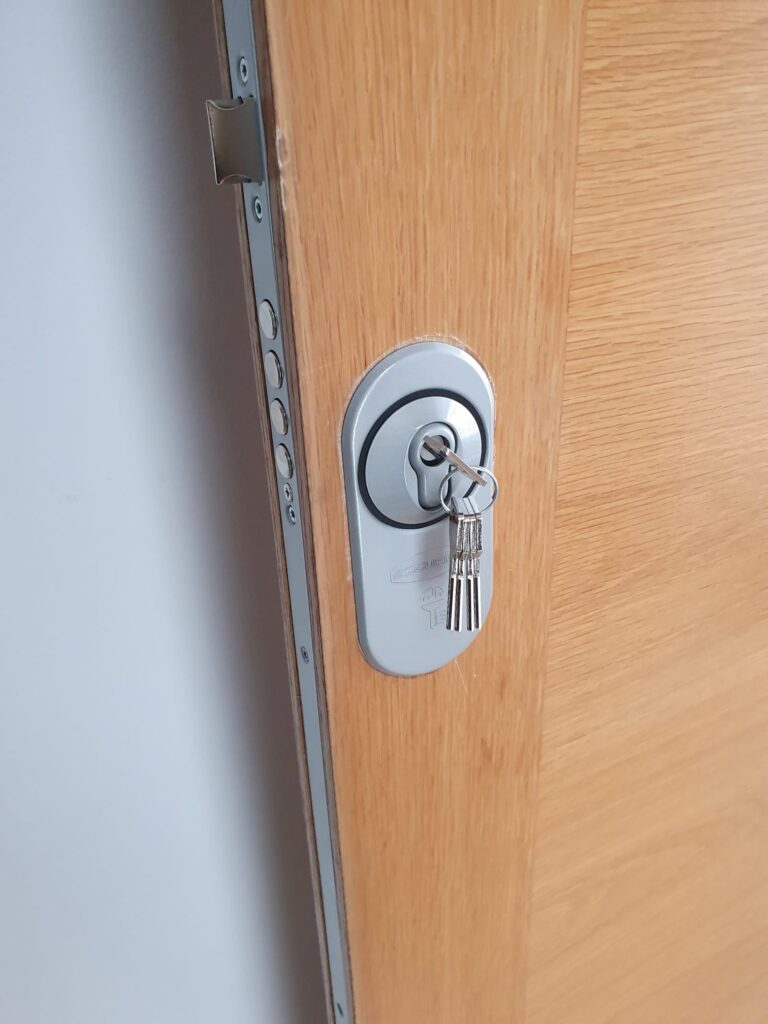 Apertura de puertas Corrobarceno
