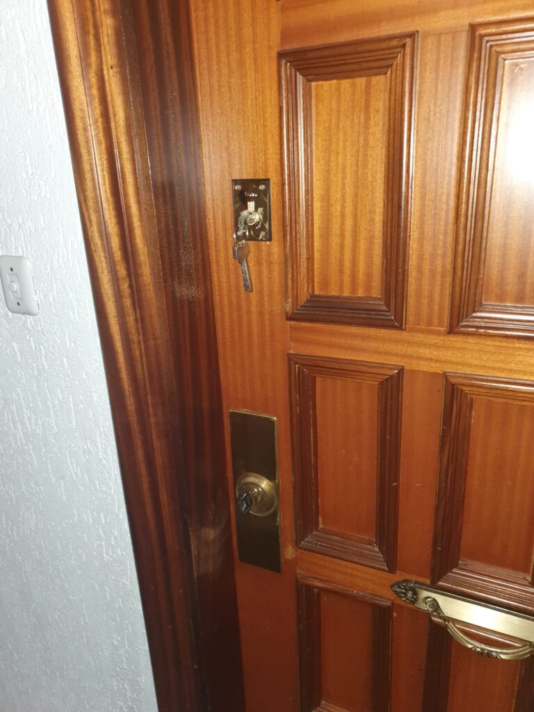 Apertura de puertas El Llano