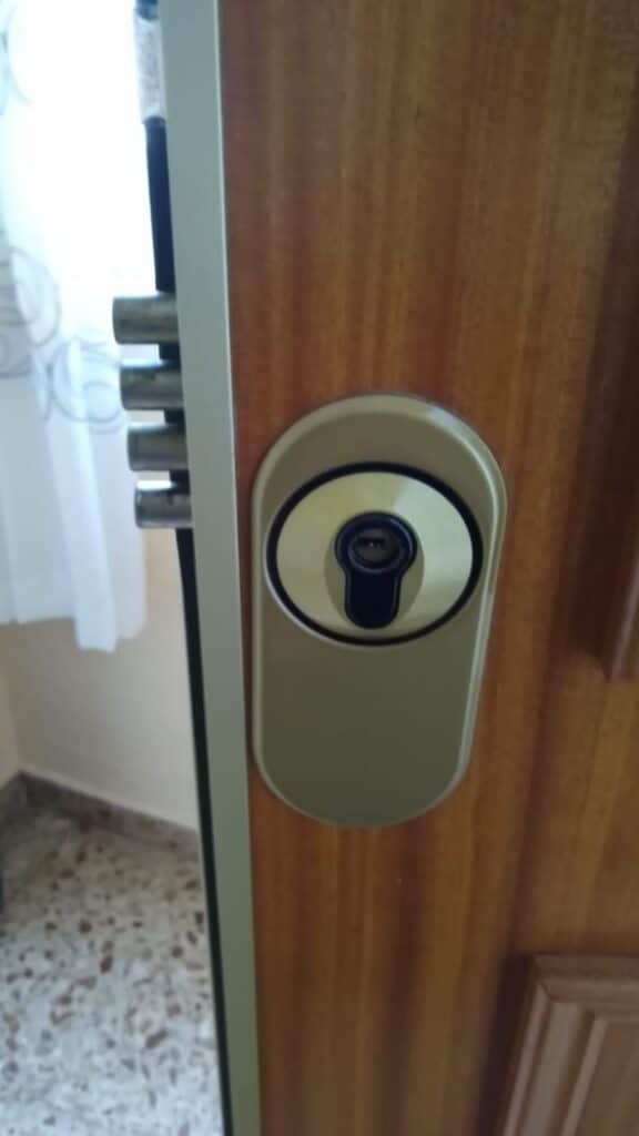 Apertura de puertas Helguero