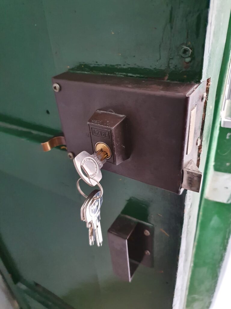 Apertura de puertas Isla Horadada
