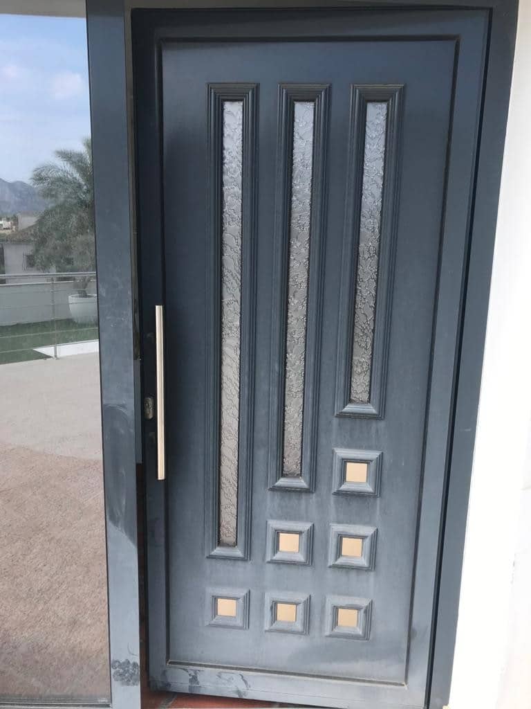 Apertura de puertas Los Corrales de Buelna