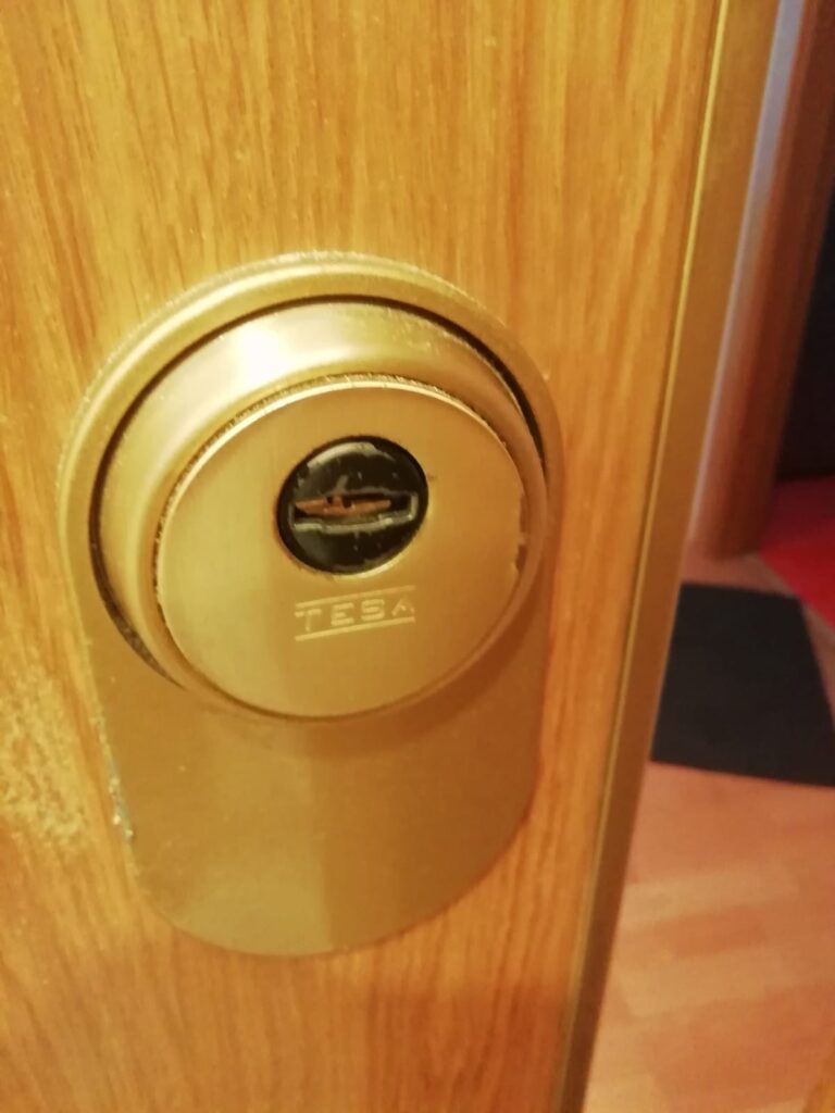 Apertura de puertas Mompia