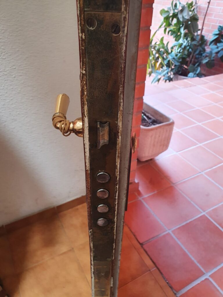 Apertura de puertas Requejada