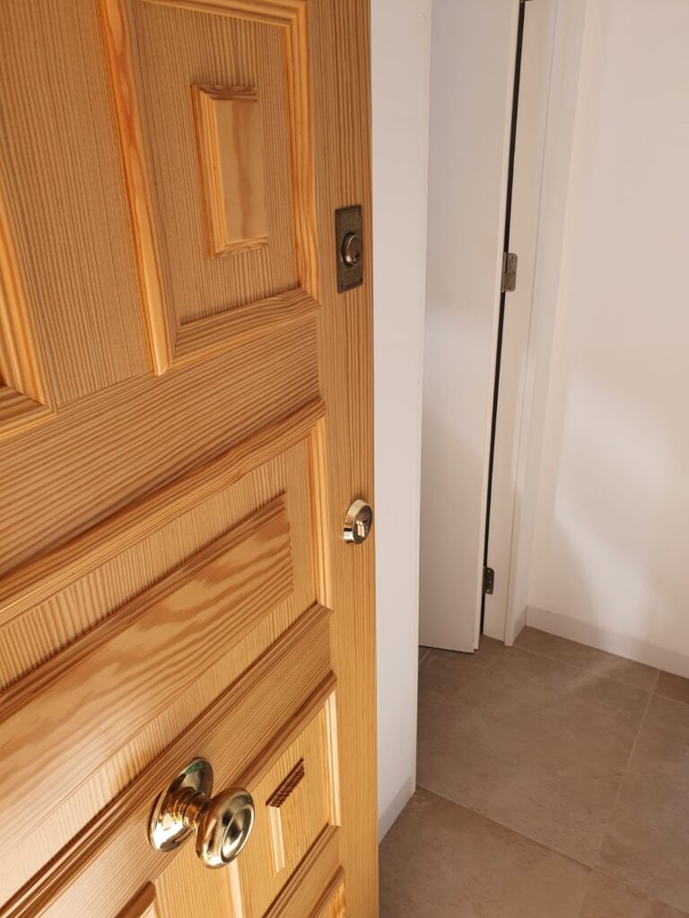 Apertura de puertas Solares