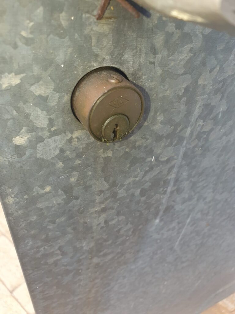 Apertura de puertas Tezanos
