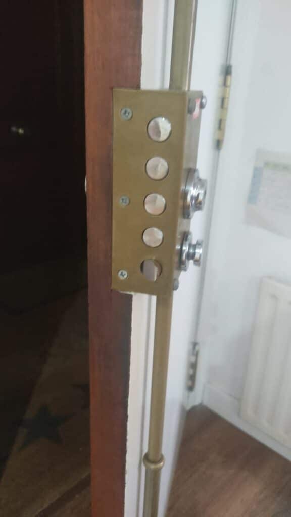 Apertura de puertas Trasierra